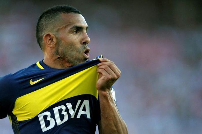 Boca Juniors' forward Carlos Tevez celebrates after scoring the team's second goal against River Plate during their Argentina First Division football match at El Monumental stadium, in Buenos Aires, on December 11, 2016