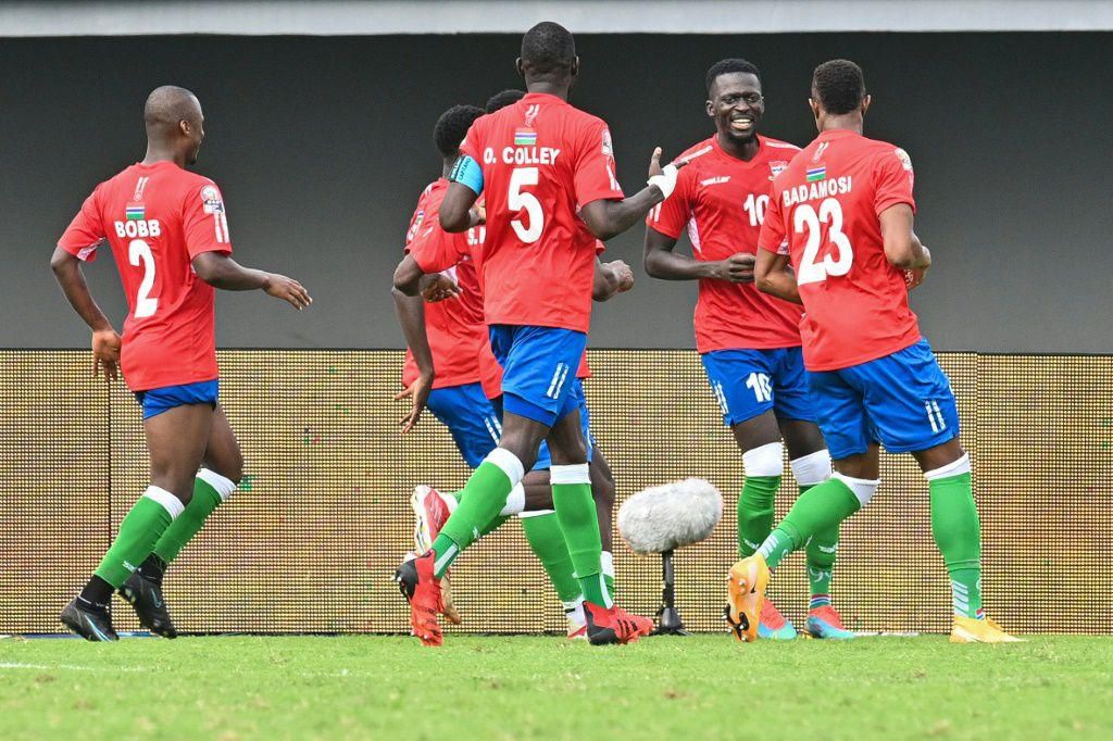 Musa Barrow (2R) celebrates after his late penalty earned Gambia a point against Mali