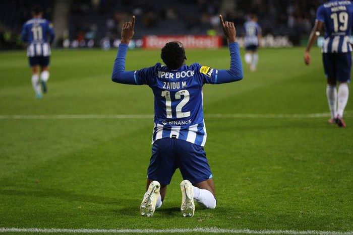Zaidu Sanusi grabbed a rare goal for FC Porto in a dominant 3-0 win over Santa Clara