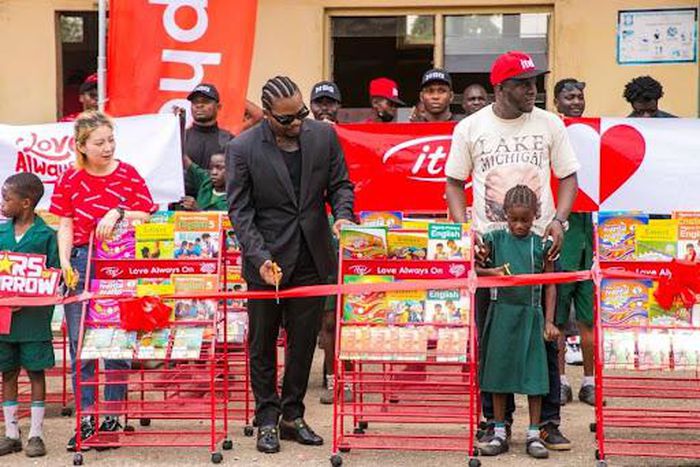Children’s Day 2022: itel donates libraries, school books, and other educational items to students in Lagos.
