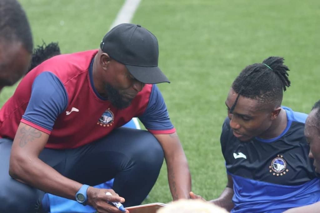 Finidi George (L) drilling his players tactically during a game