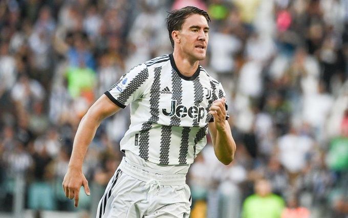 Dusan Vlahovic scored a brilliant free kick for Juventus in their 1-1 draw with AS Roma