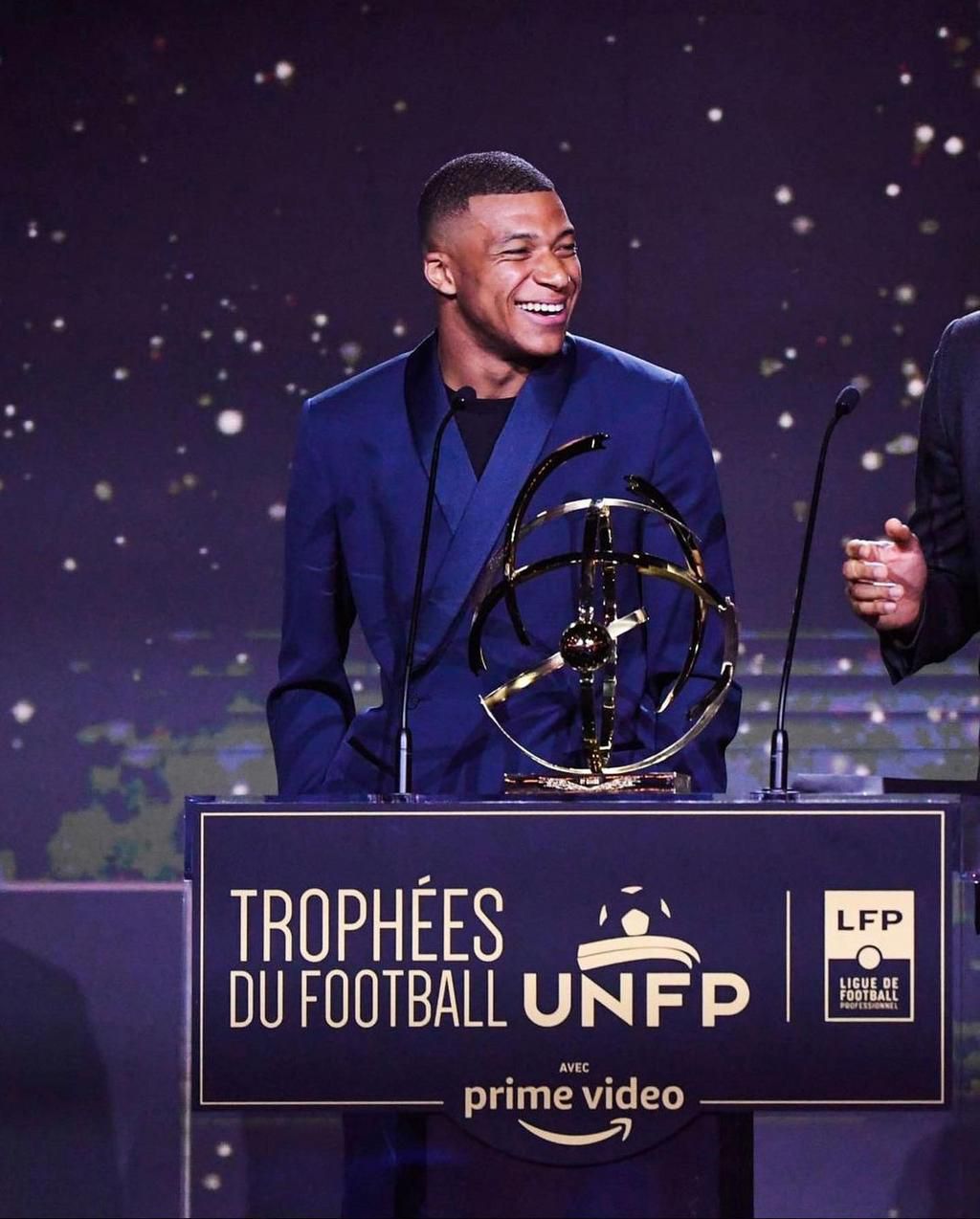 Mbappe celebrates Player of the Year award