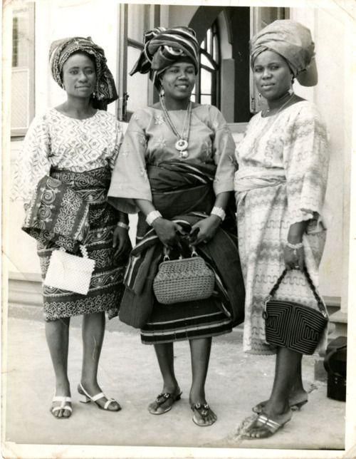 Yoruba women in iro and buba [Auntylulu]