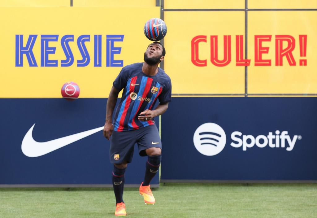 Laporta boasts as Barcelona unveil Kessie