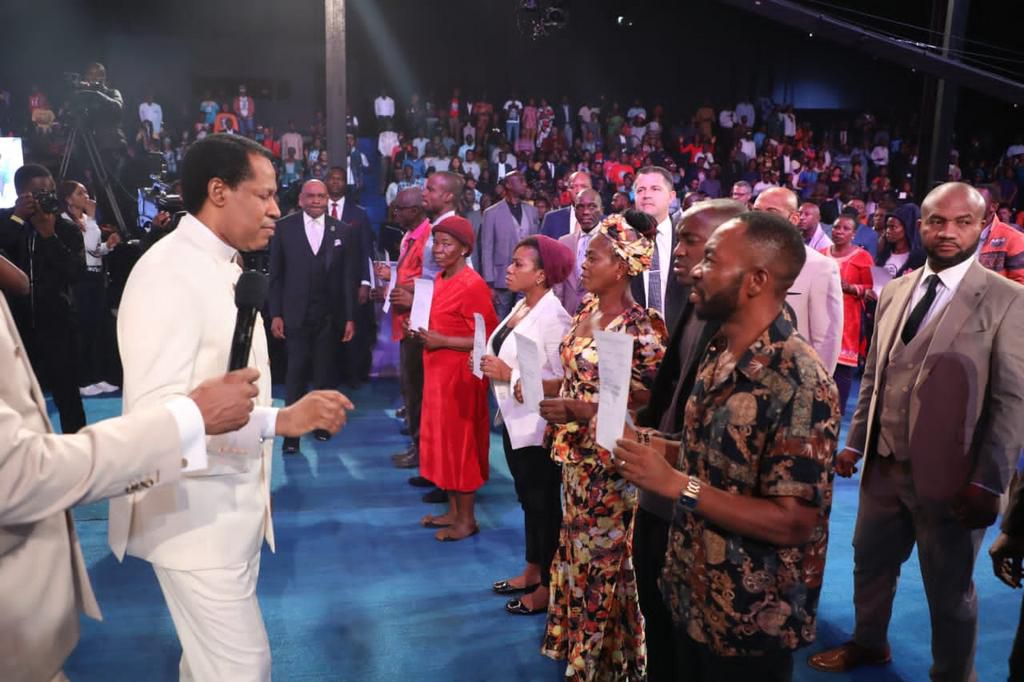 Grand finale: Pastor Chris prays for families on #HealingStreamLive Healing Services