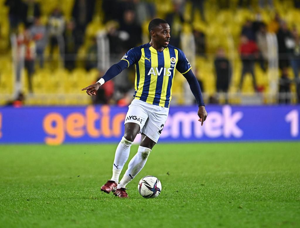 Bright Osayi-Samuel registered an assist in Fenerbahce's loss to Slavia Prague