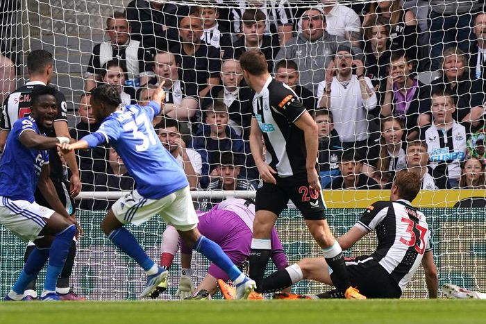 Ademola Lookman celebrates with Daniel Amartey (IMAGO / PA Images)