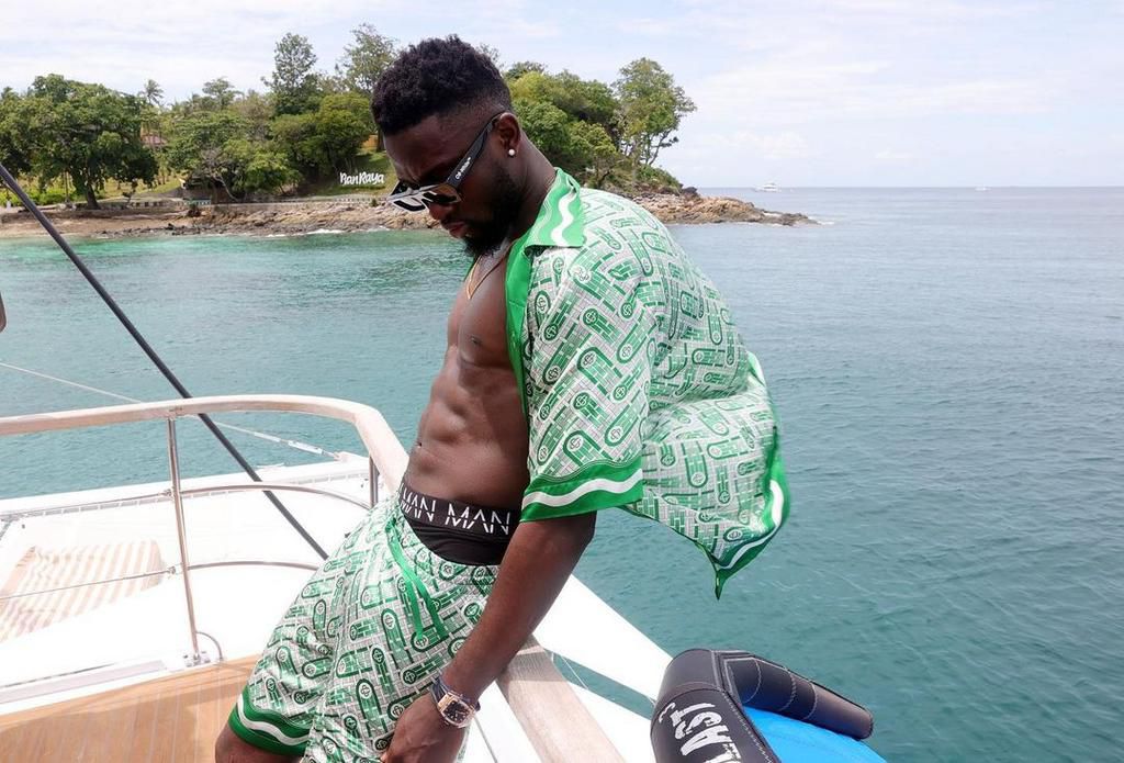 Iheanacho hangs out with Rema, Onuachu and Olayinka show off their wives [Photos]