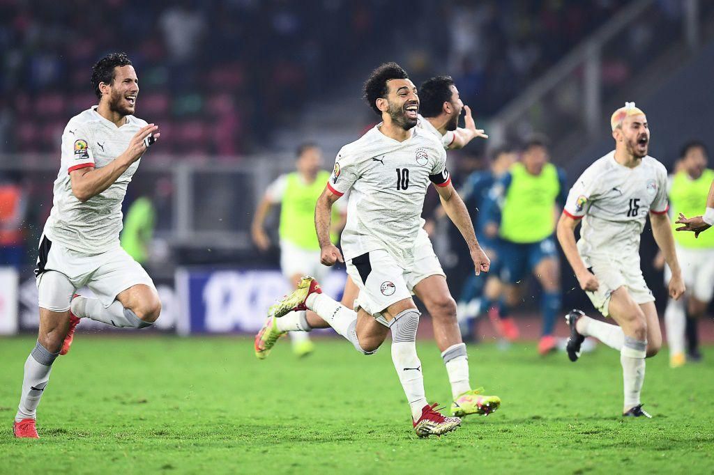 Mohamed Salah (C) celebrates with teammates after a penalty shoot-out win over hosts Cameroon