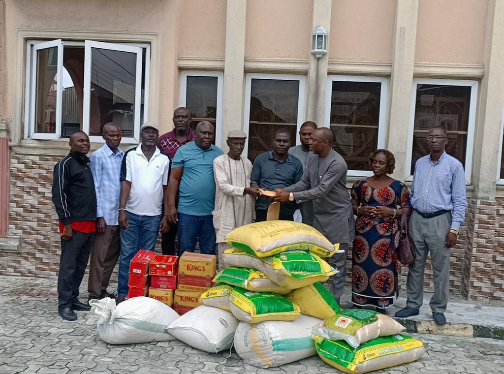 Elcrest on behalf of OML 40 JV donates relief items to Gbetiokun Communities in Delta State