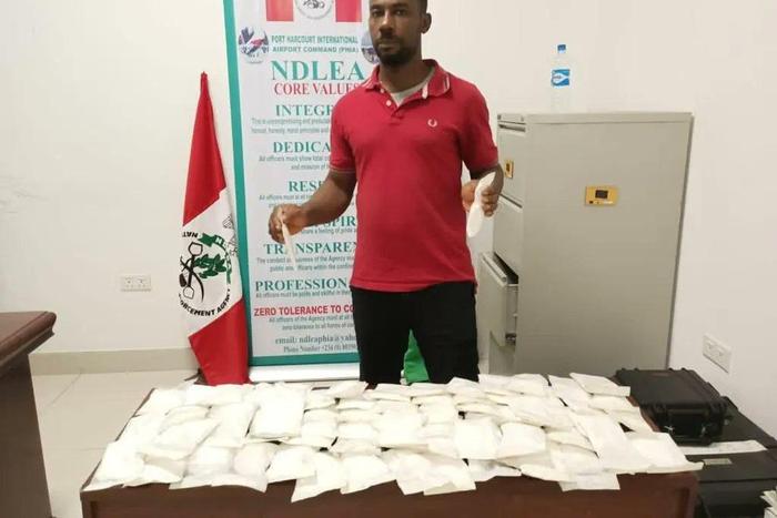 The Suspect arrested at Port Harcourt airport. [Twitter:NDLEA]