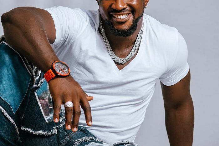 Nigerian-American singer, songwriter, and instrumentalist E major