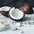 Coconut oil helps to hydrate the skin