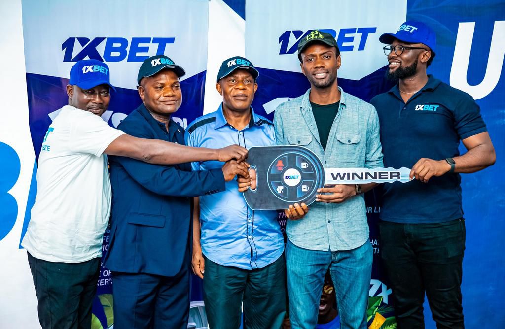A Honda CR-V and 3 pieces of iPhone smartphones won at 1xBet