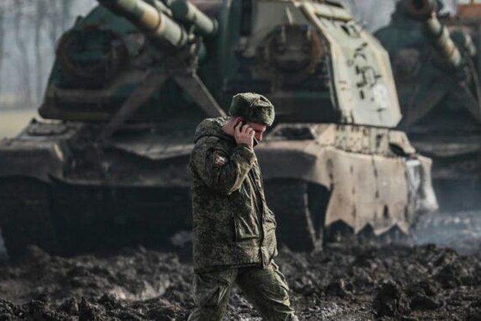Explosions in Kyiv as Russian forces attack Ukraine.