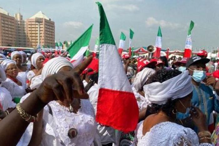 Saraki supporters backs PDP on ‘No zoning’ stance(Tribune)