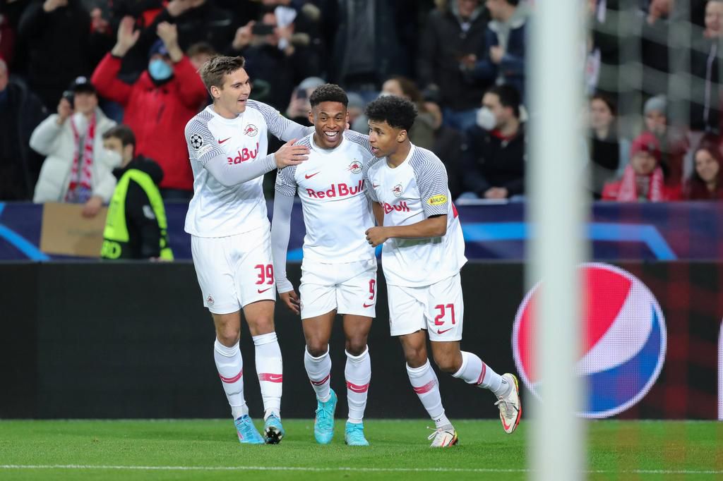 Chkwubuike Adamu celebrating the goal against Bayern Munich with his teammates