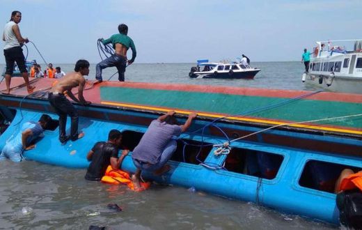Boat capsizes in sokoto (IdomaVoice)