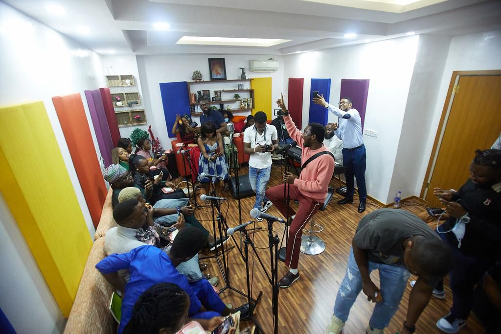 Timi Dakolo hosts 12 lucky fans to intimate event for Valentine's Day