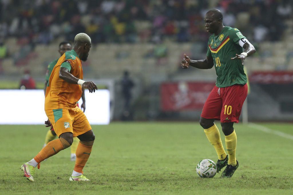 Cameroon captain Vincent Aboubakar (R) in possession during a 2022 World Cup qualifier against the Ivory Coast in Yaounde.