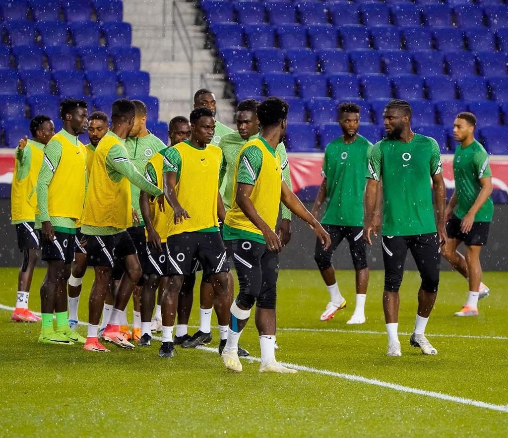 Peseiro leads intense training ahead of Ecuador clash