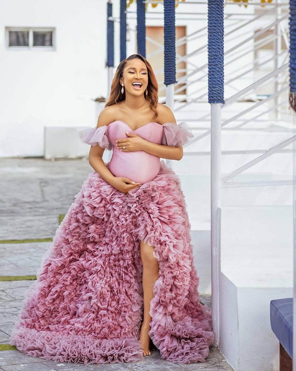 Adesua's pictures should be the blueprint for maternity shoot [Instagram/Adesua]