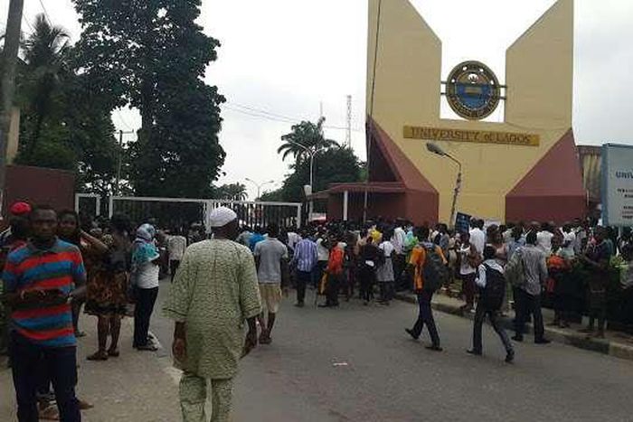 UNILAG: Students protesting outside the school gate over poor sanitary standard.