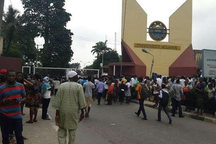 UNILAG: Students protesting outside the school gate over poor sanitary standard.