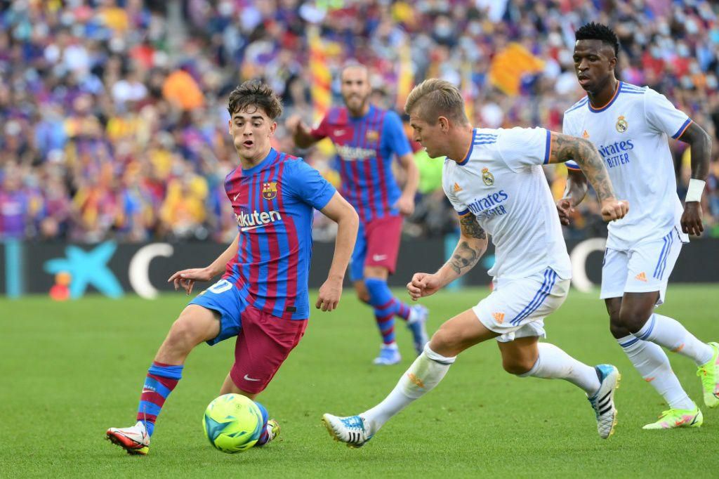 Midfielder Gavi (L) was the youngest Barcelona starter in a Clasico for almost 100 years
