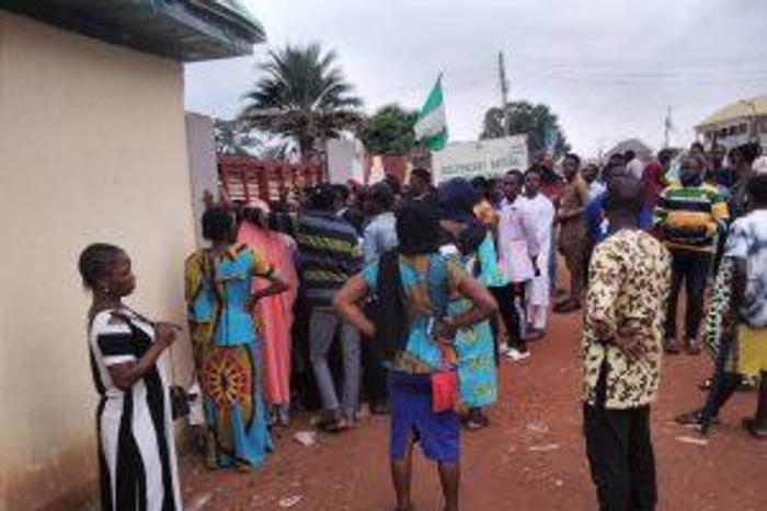 Eligible voters in Kuje Area Council of FCT throng INEC registration centres.