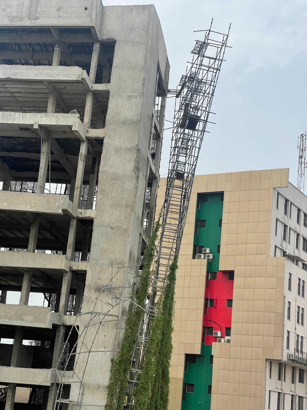 First collapse of building materials