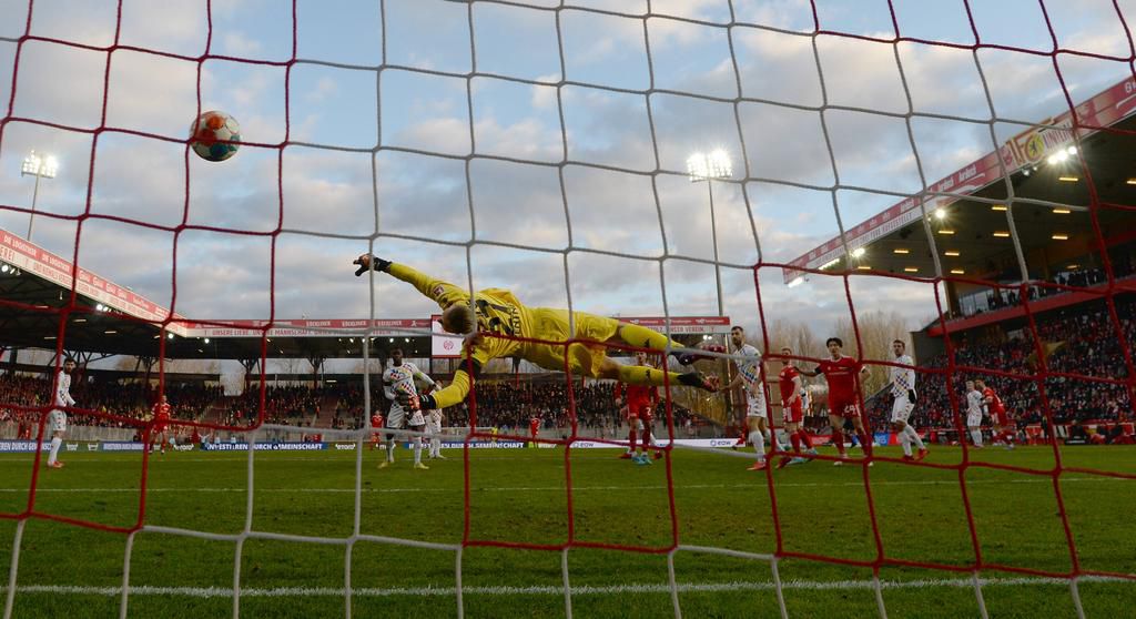Sheraldo Becker scored an impressive effort against Mainz