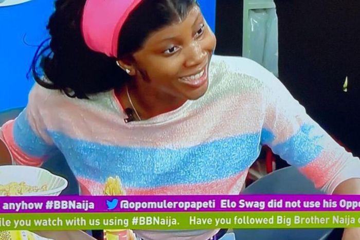 Modella and her interesting wig [Twitter]