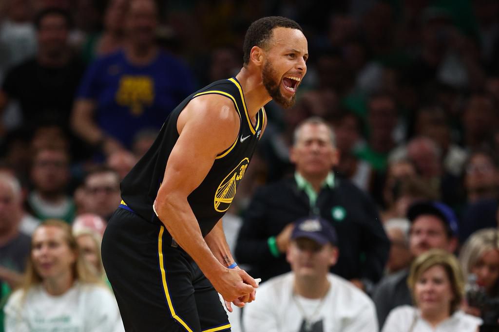 Steph Curry drops 43 points as the Golden State Warriors beat the Boston Celtics in Game 4 to tie the series