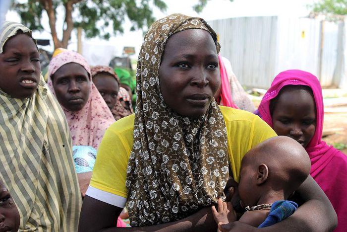 A woman breastfeeds her baby after being rescued from Boko Harm, near Mubi, northeast Nigeria October 29, 2015. REUTERS/Stringer