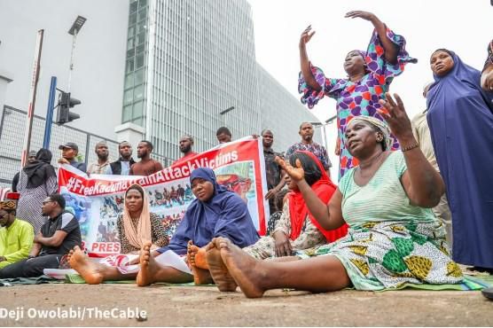 Families of train victims protest at transportation ministry. (TheCable)