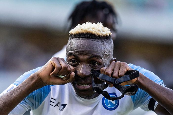 Victor Osimhen mocks Hellas Verona fans.