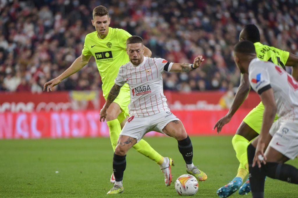 Sevilla's Papu Gomez (C) scored the opener against Elche CF at the Ramon Sanchez Pizjuan stadium in Seville.