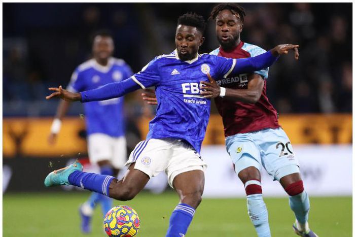 Wilfred Ndidi takes a shot against Burnley.
