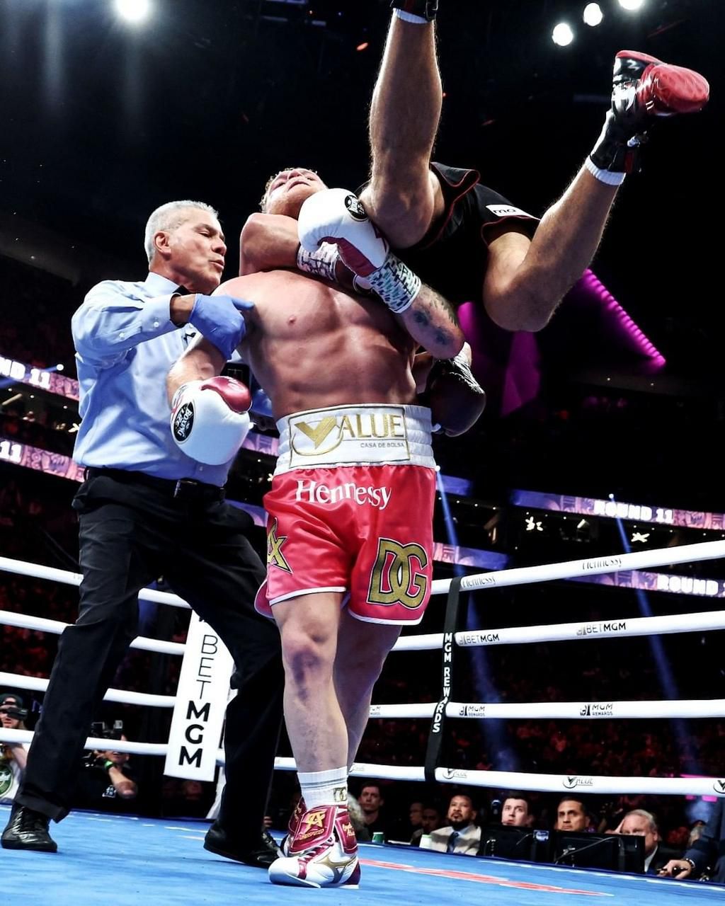 Reactions as Dmitry Bivol beats Canelo Alvarez