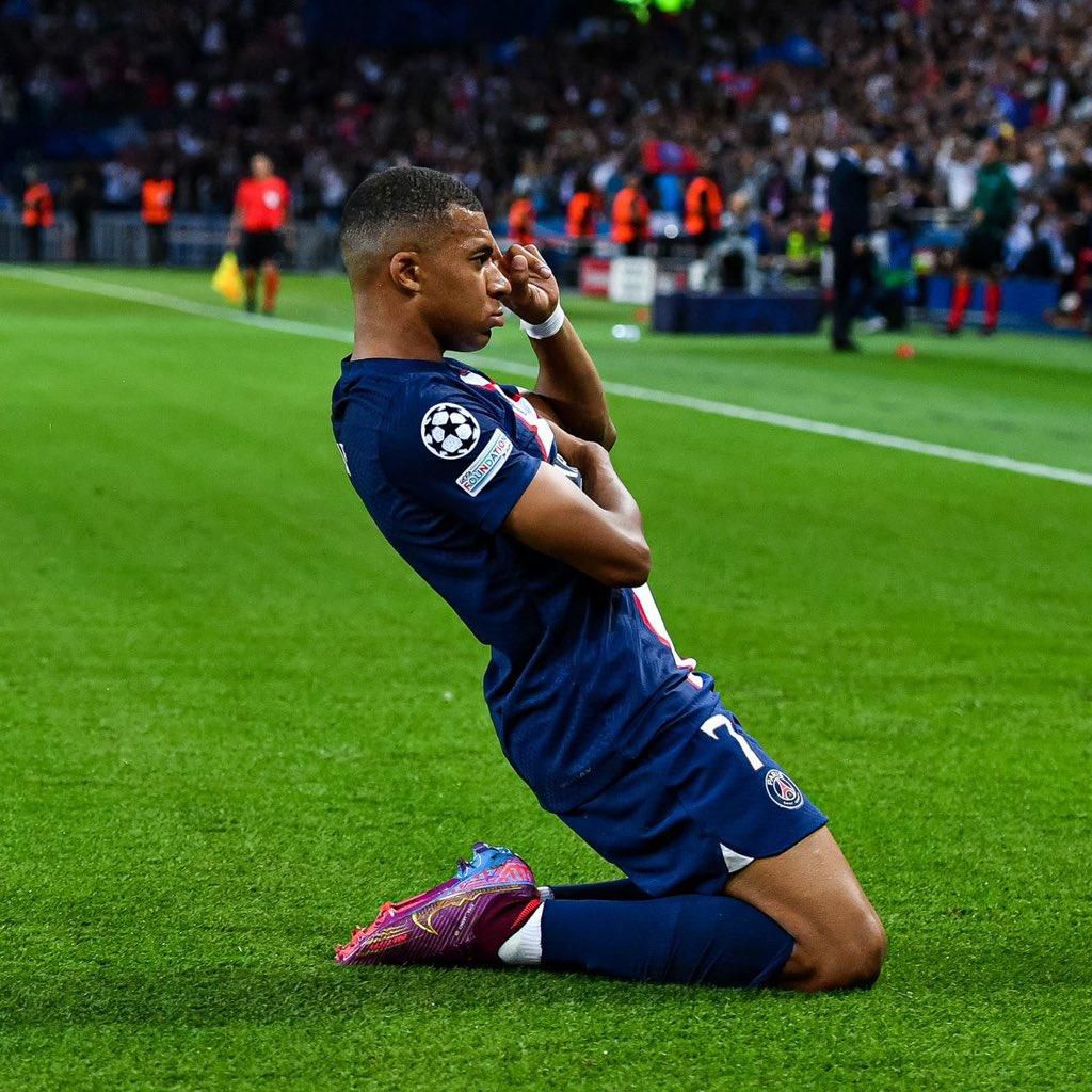 Kylian Mbappe opened the scoring for PSG in the first half against Benfica in the UCL