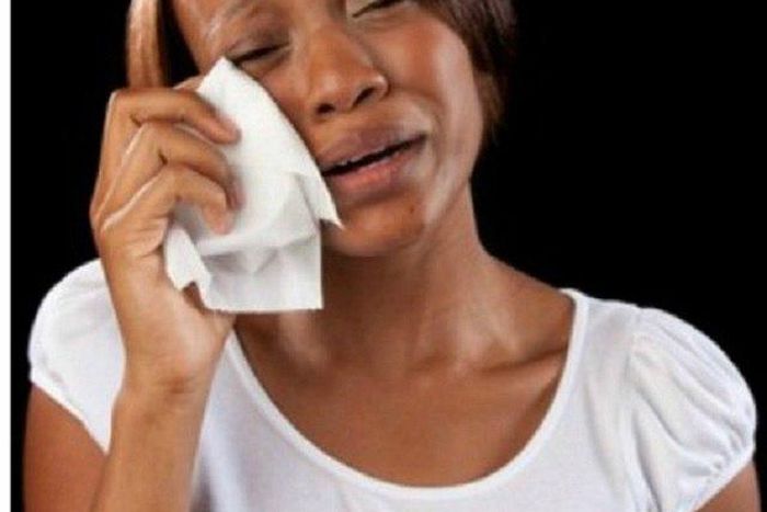 Who will help this crying lady?