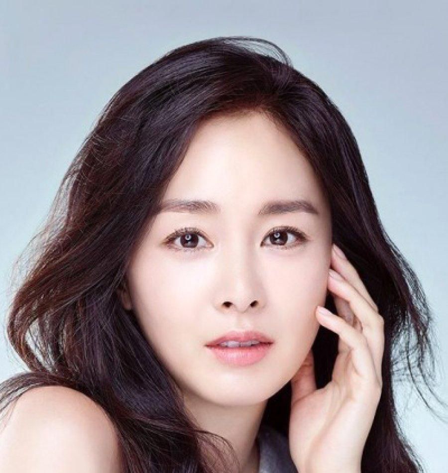 Kim Taehee has eyelids and a V-shaped face [Mydramalist]