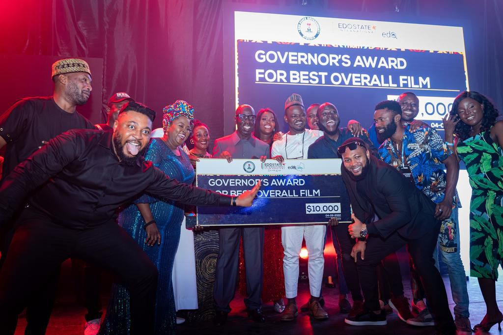 Governor of Edo State, HE Godwin Obaseki and HE Betsy Obaseki presenting the award for Best Feature Film (overall) - 'Onaiwu' at the #ESIFF202