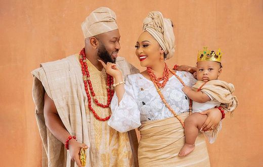 Olakunle Churchill and his wife Rosy Meurer with their son [Instagram/OlakunleChurchill]