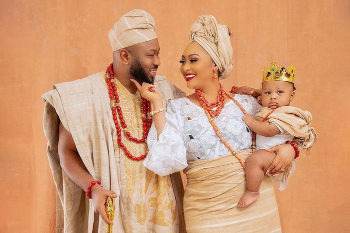 Olakunle Churchill and his wife Rosy Meurer with their son [Instagram/OlakunleChurchill]