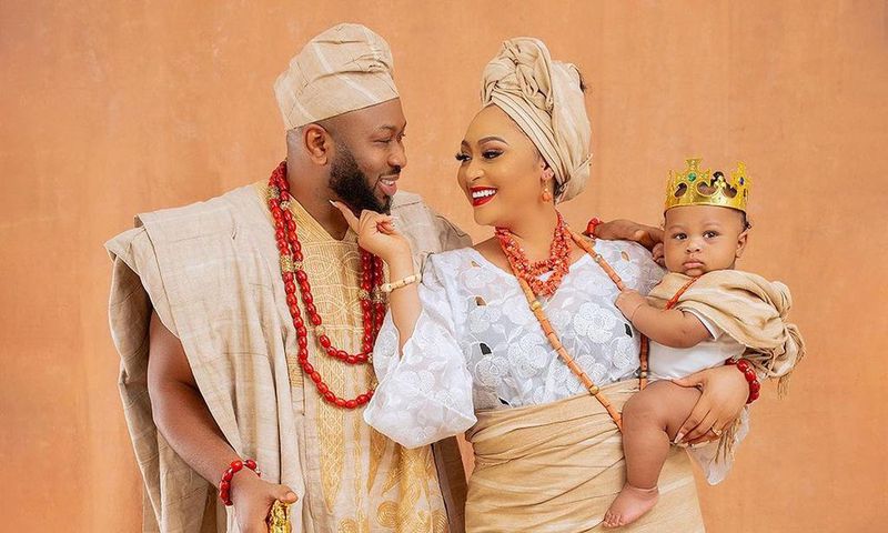 Olakunle Churchill and his wife Rosy Meurer with their son [Instagram/OlakunleChurchill]