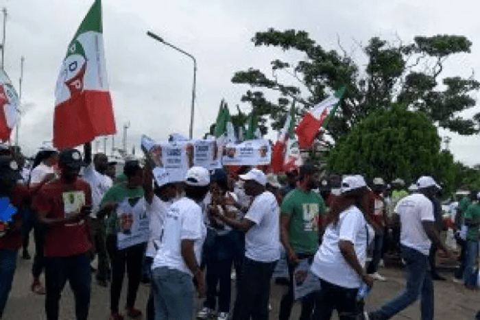 PDP members recieve Atiku in Lagos (Newsdiaryonline)