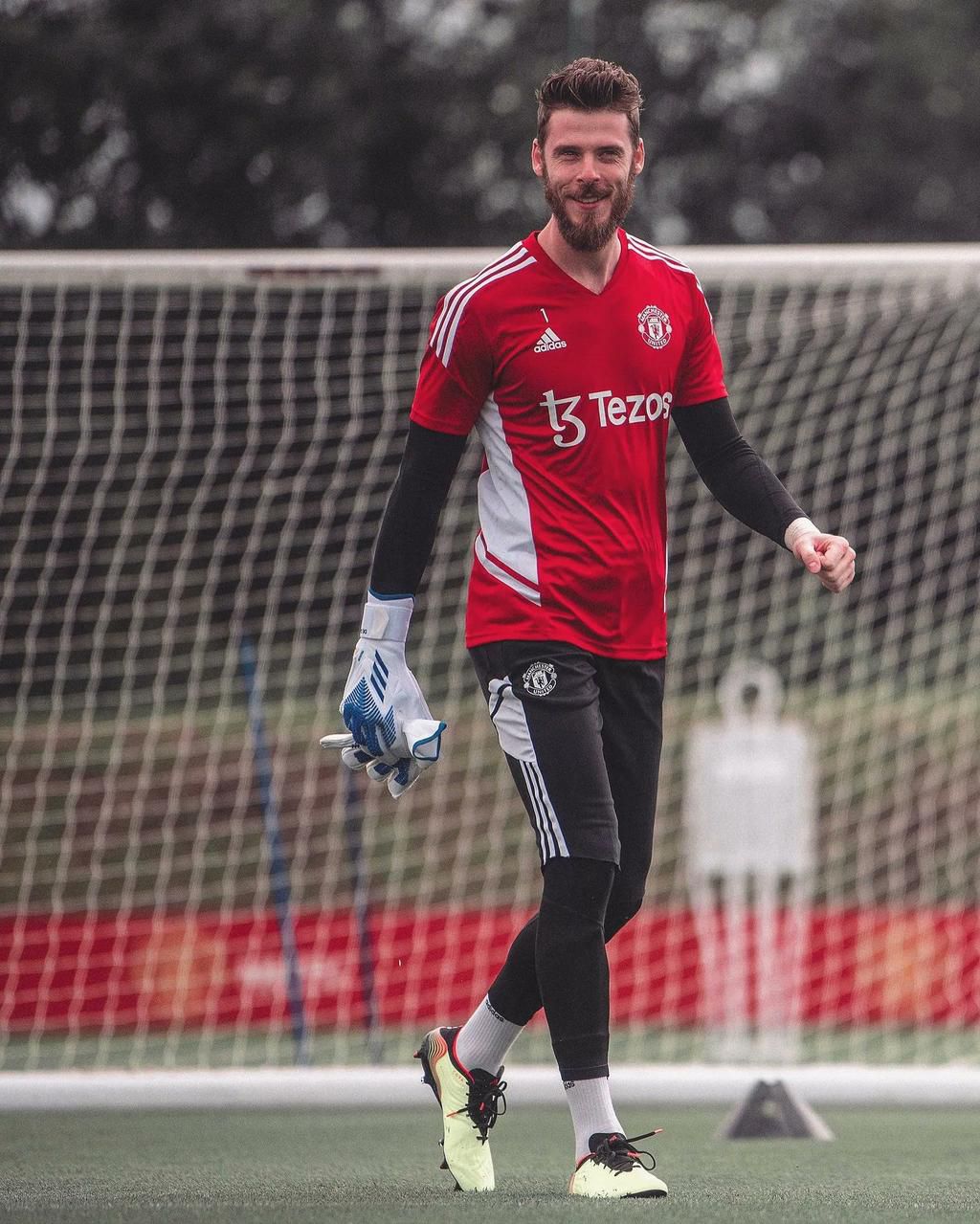 Not every United fan will be happy to see him back but David de Gea doesn't look bothered.